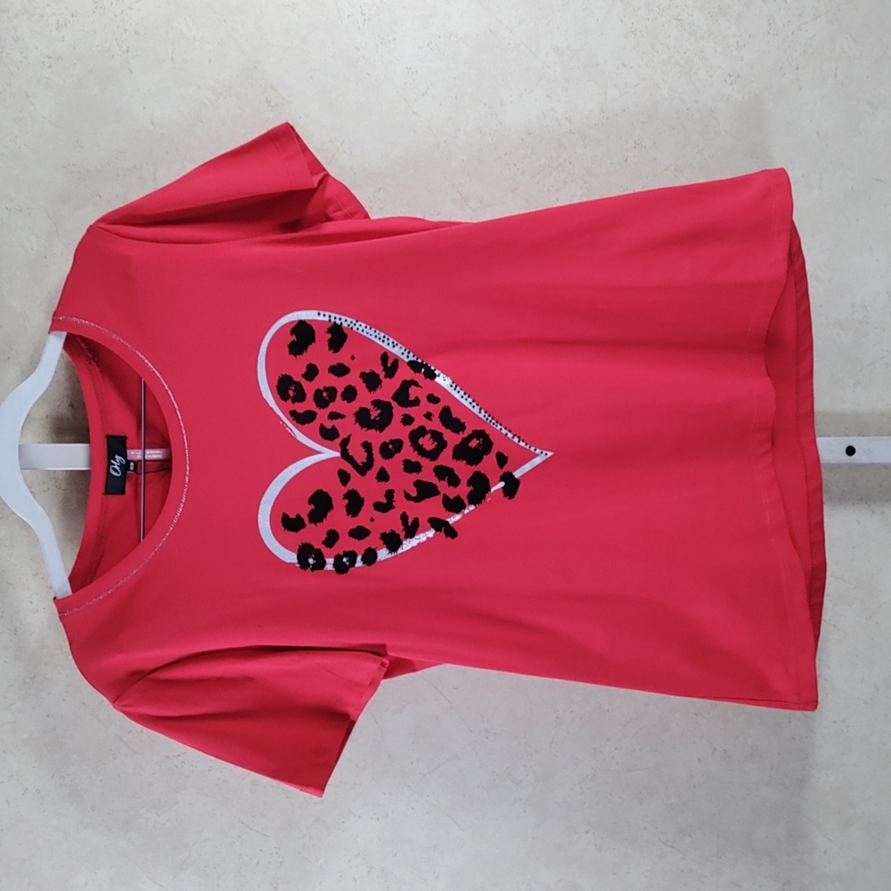 05158 Orly red & black cheetah heart tee M NWT